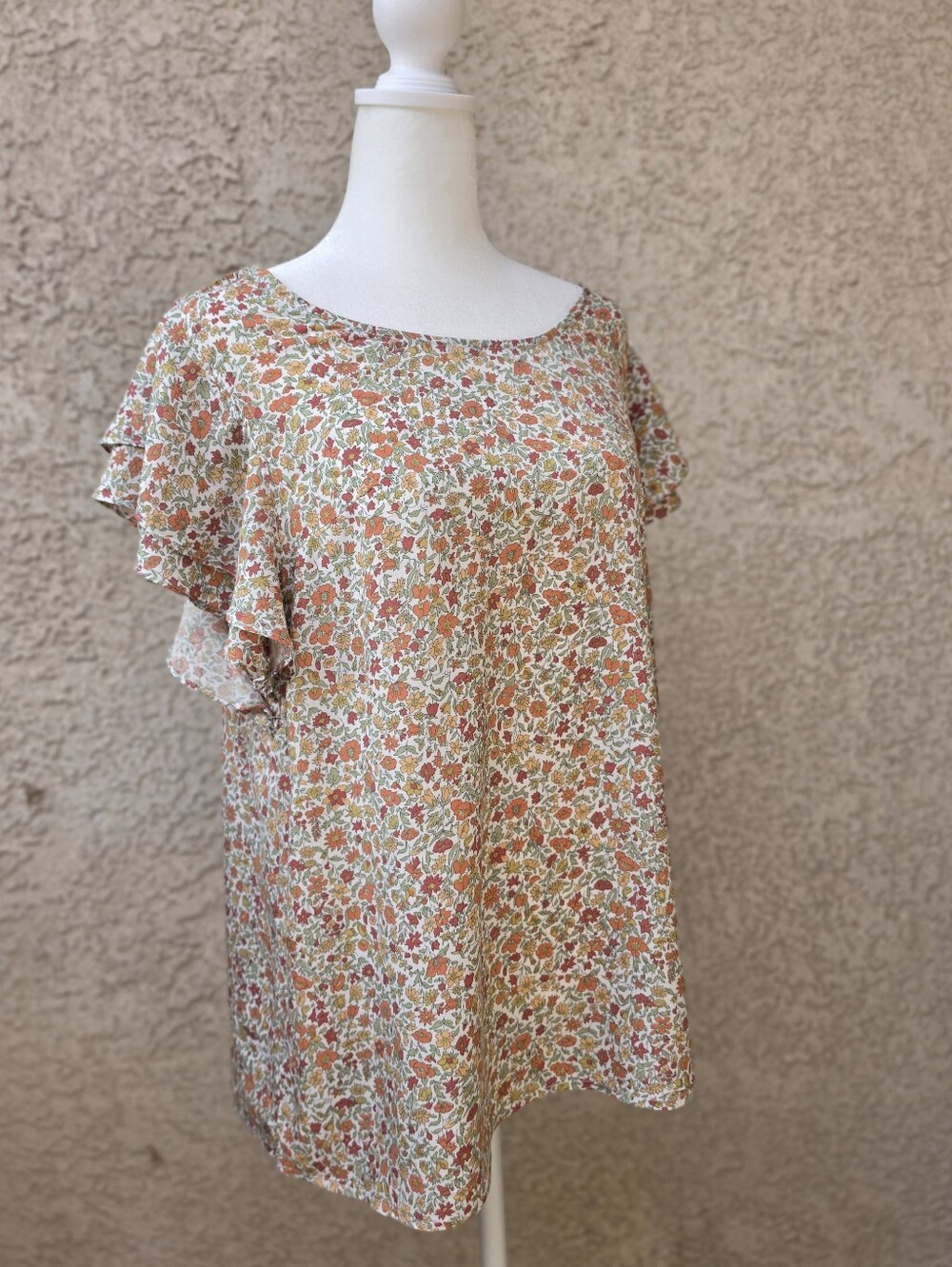 Rose & Rhyme Floral Flutter Sleeve Top in Rust & Cream Large NWT
